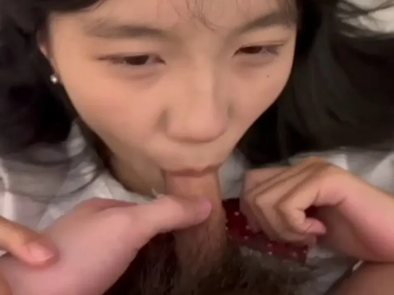 Em loli dễ thương liếm chim biến em thành con em đào dam dang p2